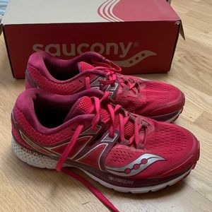 Saucony triumph running shoes